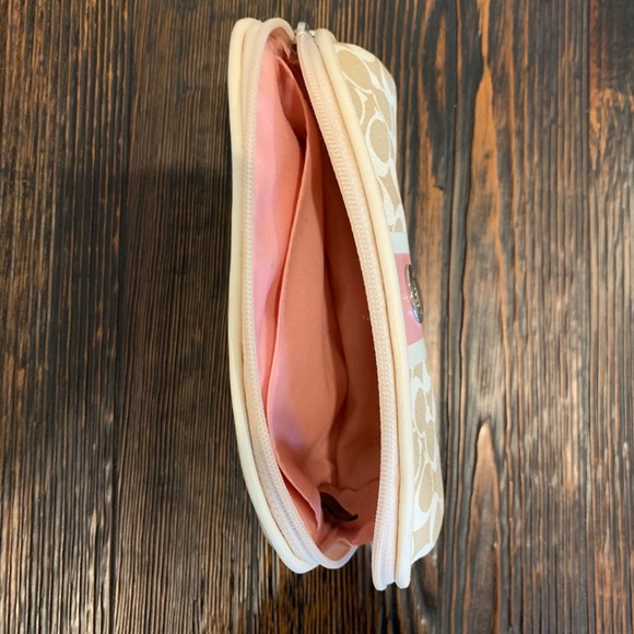 Coach Makeup Bag - Picture 4 of 4